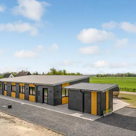 5 Bedroom Cozy In Holiday home Hadsund