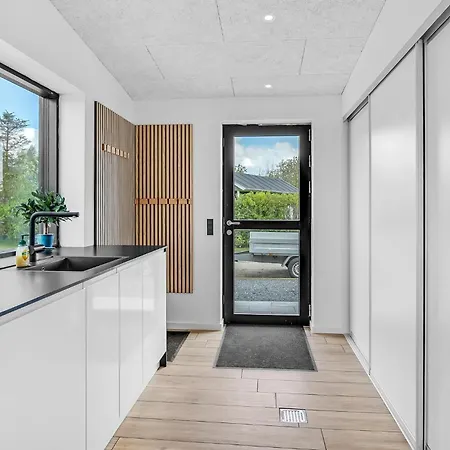 5 Bedroom Cozy In Hadsund