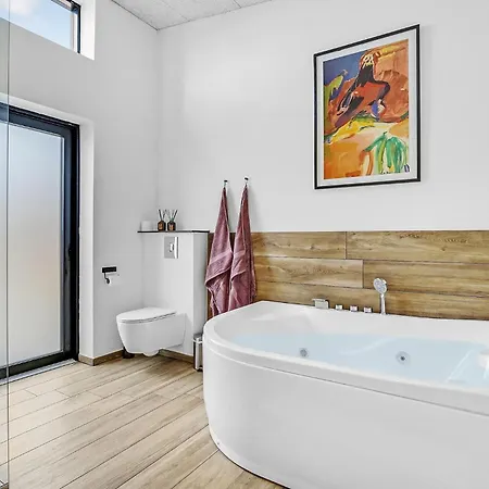 Holiday home 5 Bedroom Cozy In