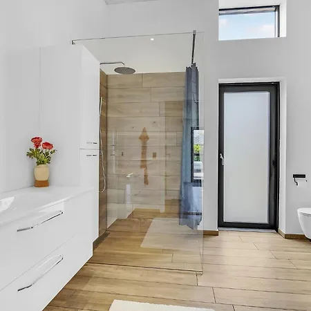 5 Bedroom Cozy In Holiday home