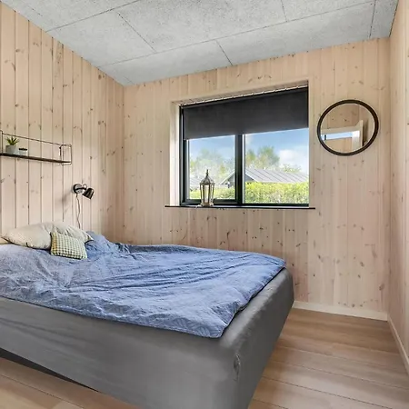 5 Bedroom Cozy In Holiday home *