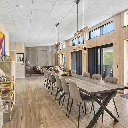 Holiday home 5 Bedroom Cozy In *