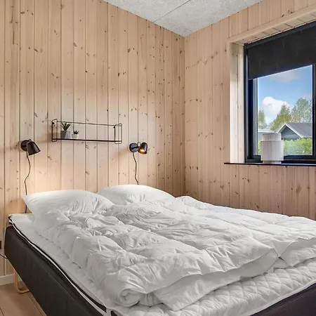 Holiday home 5 Bedroom Cozy In Hadsund