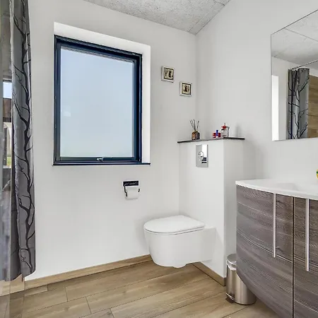 Holiday home 5 Bedroom Cozy In Hadsund